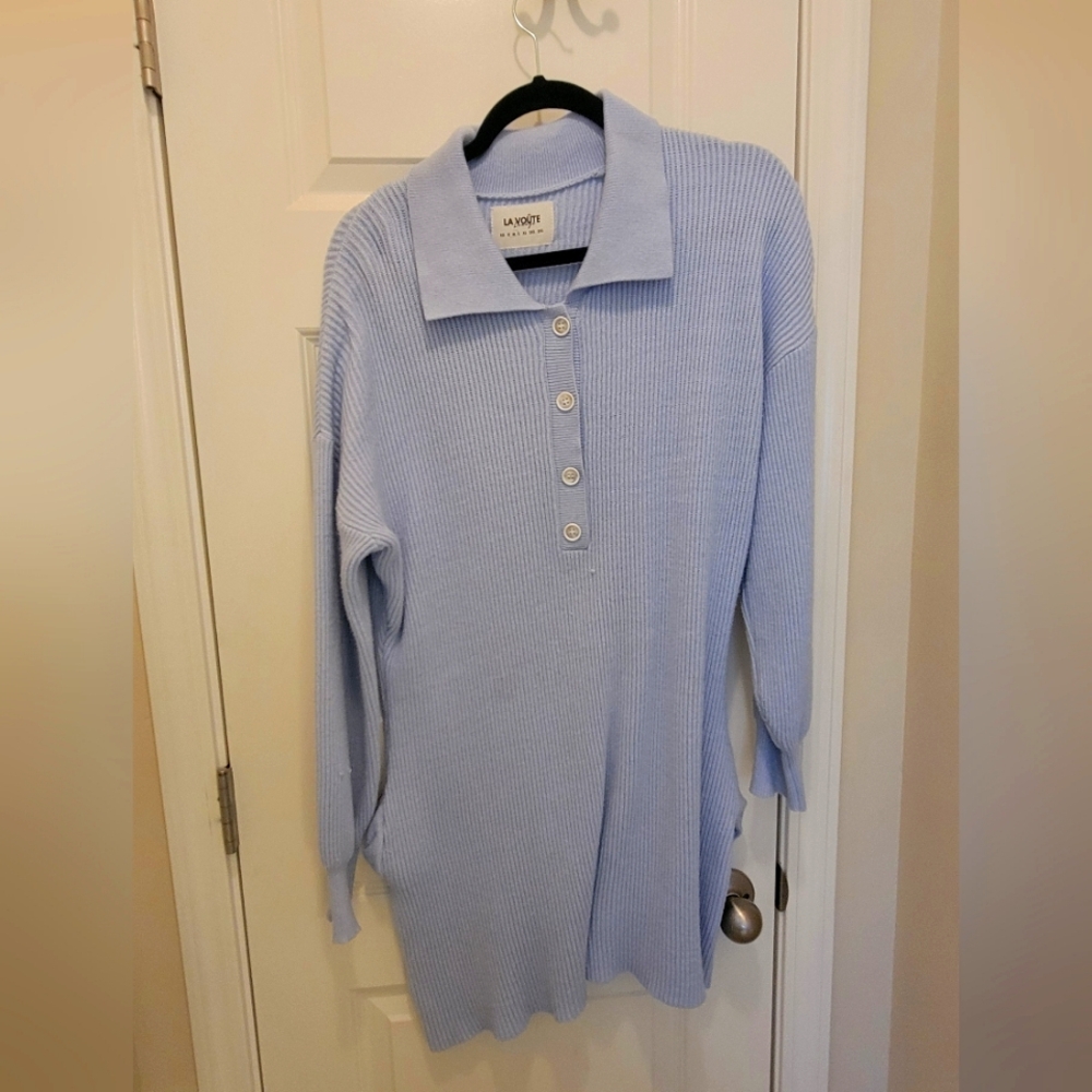 Lavoute lounge knit/sweater romper. Size medium. Has pockets. Cilor blue.